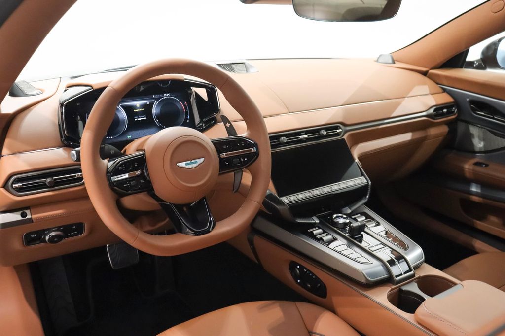 Aston Martin Vanquish 2025