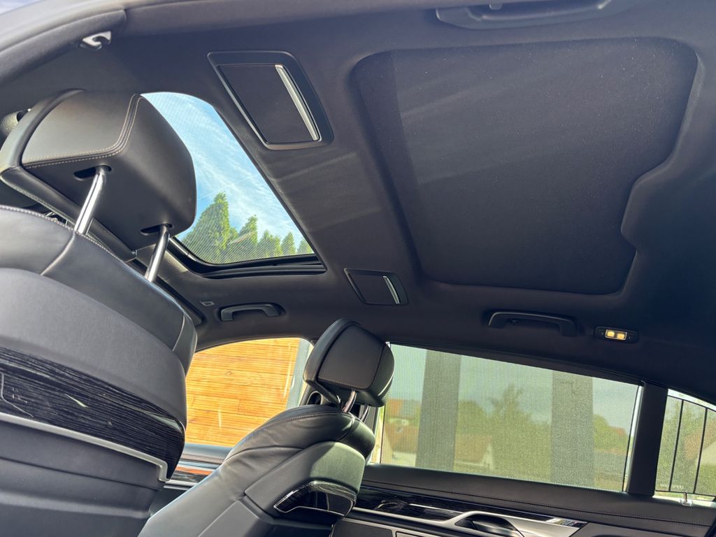 BMW 745 2019