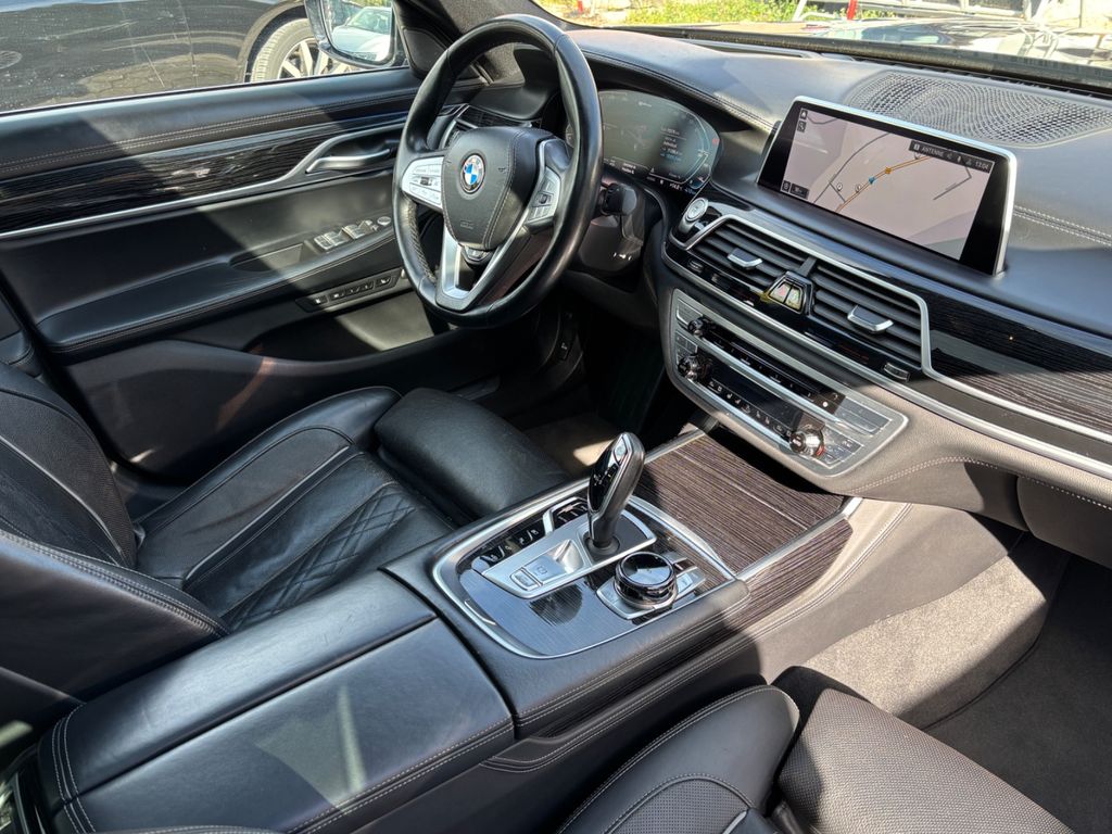 BMW 745 2019