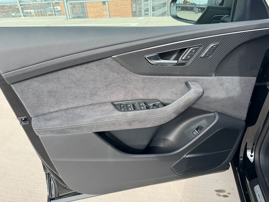 Audi RSQ8 2025