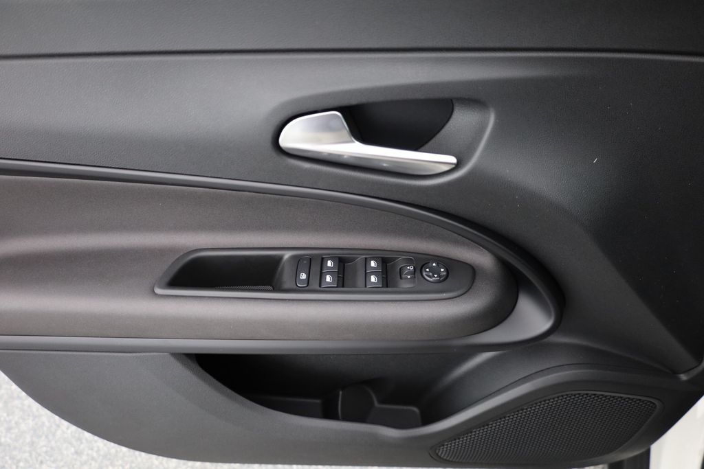 Alfa Romeo Junior 2025