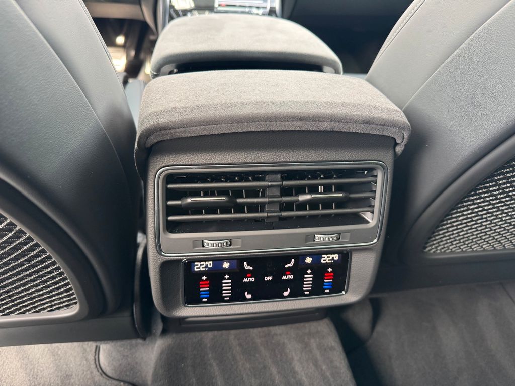 Audi RSQ8 2025
