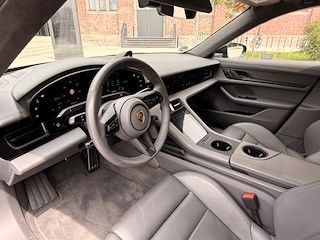 Porsche Taycan 2023