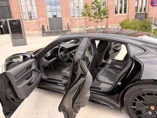Porsche Taycan 2023