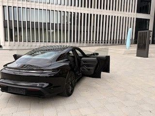 Porsche Taycan 2023