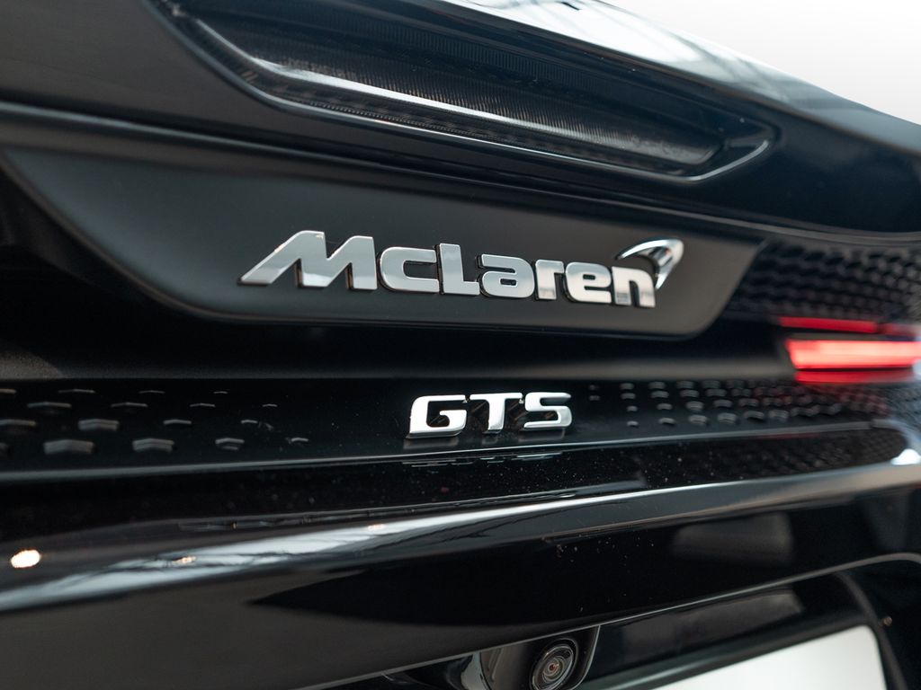 McLaren GT