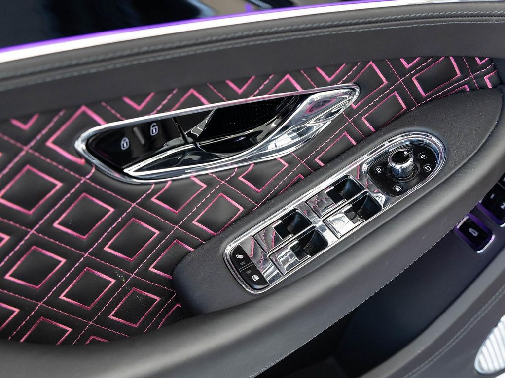 Bentley Continental GTC 2023