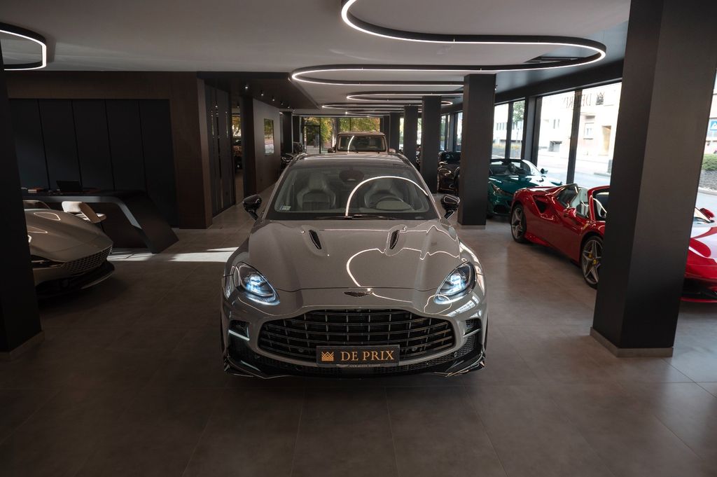 Aston Martin DBX 2025