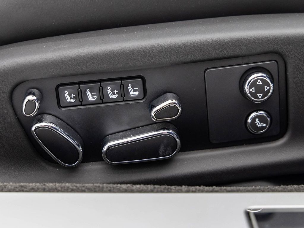 Bentley Continental GTC 2023