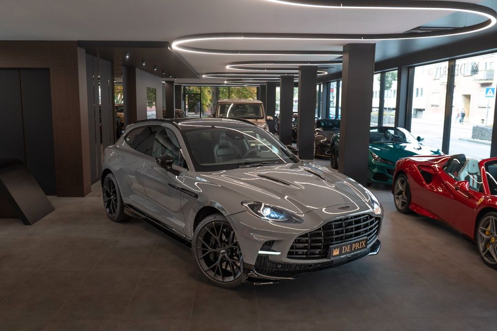 Aston Martin DBX 2025