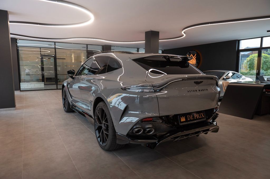 Aston Martin DBX 2025