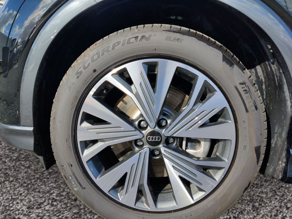 Audi Q4 e-tron 2025