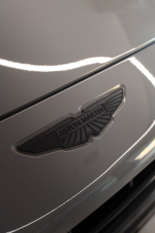 Aston Martin DBX 2025
