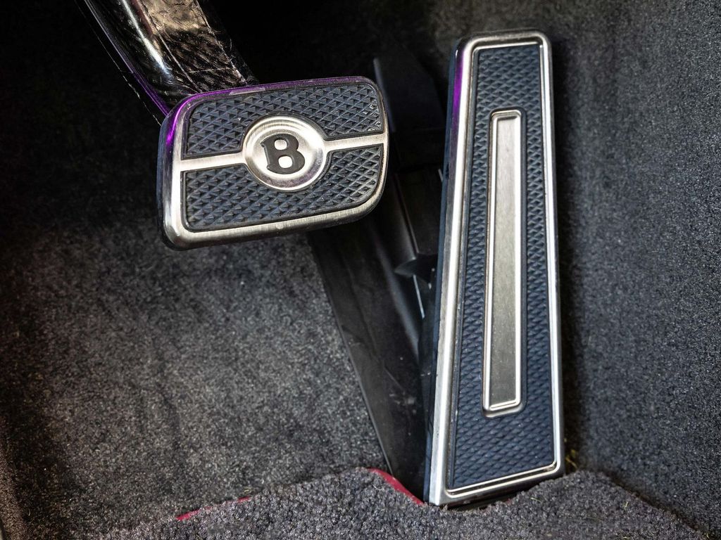 Bentley Continental GTC 2023