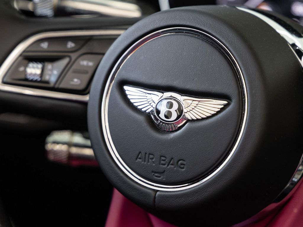 Bentley Continental GTC 2023