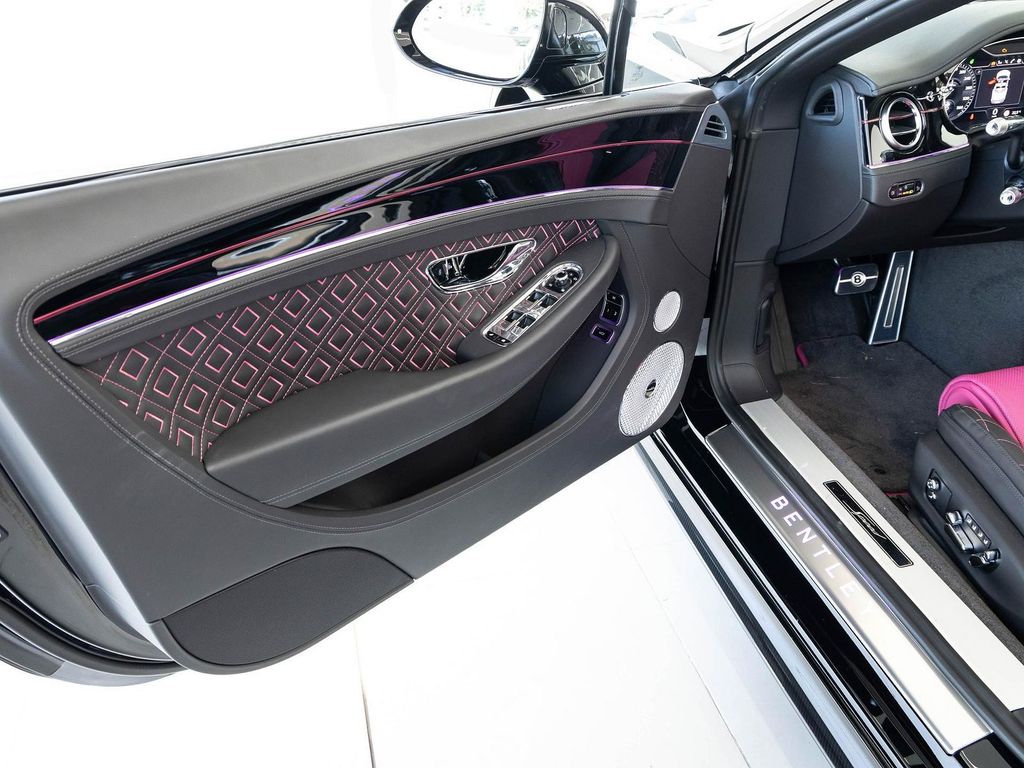 Bentley Continental GTC 2023