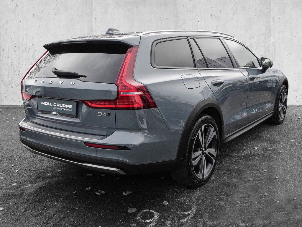 Volvo V60 Cross Country 2023