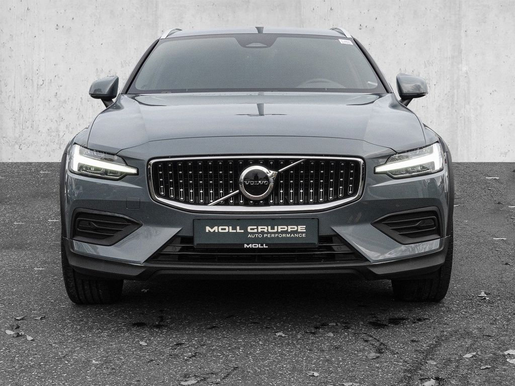 Volvo V60 Cross Country 2023