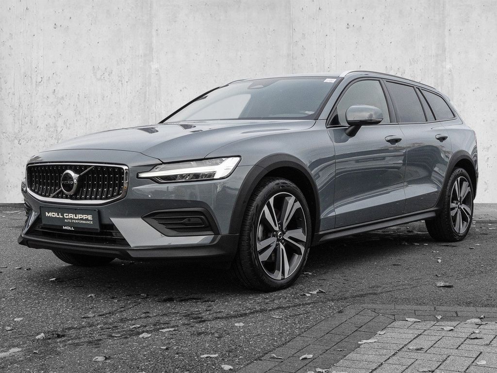 Volvo V60 Cross Country 2023