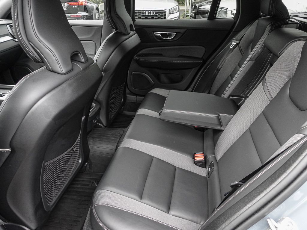 Volvo V60 Cross Country 2023