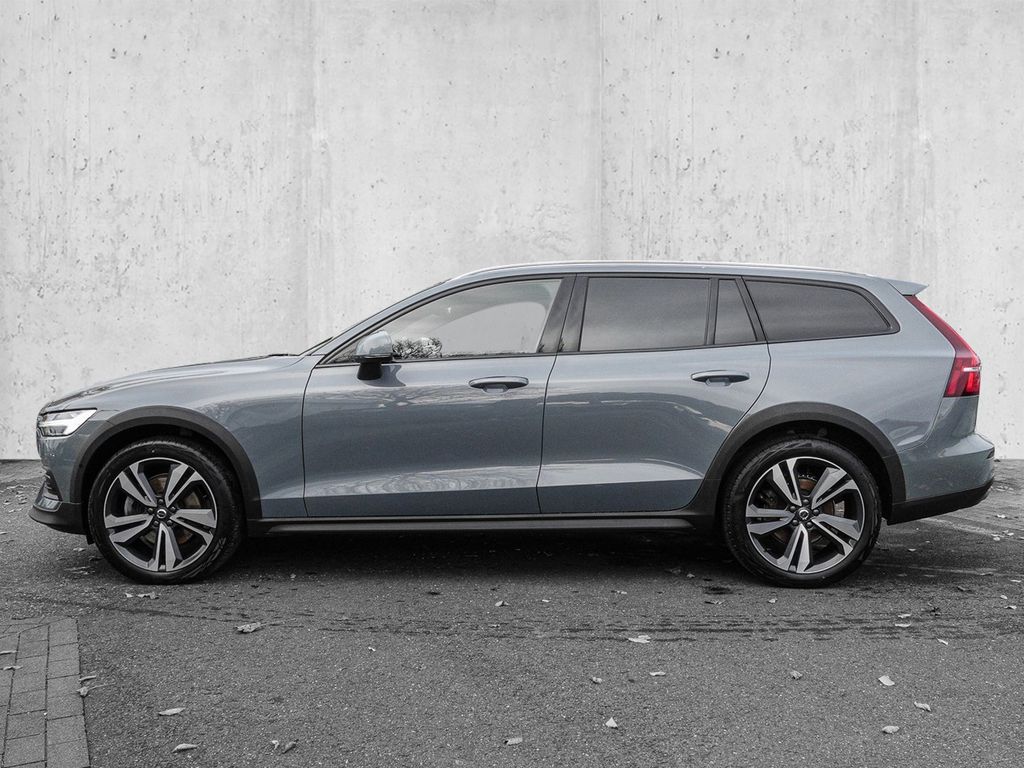 Volvo V60 Cross Country 2023