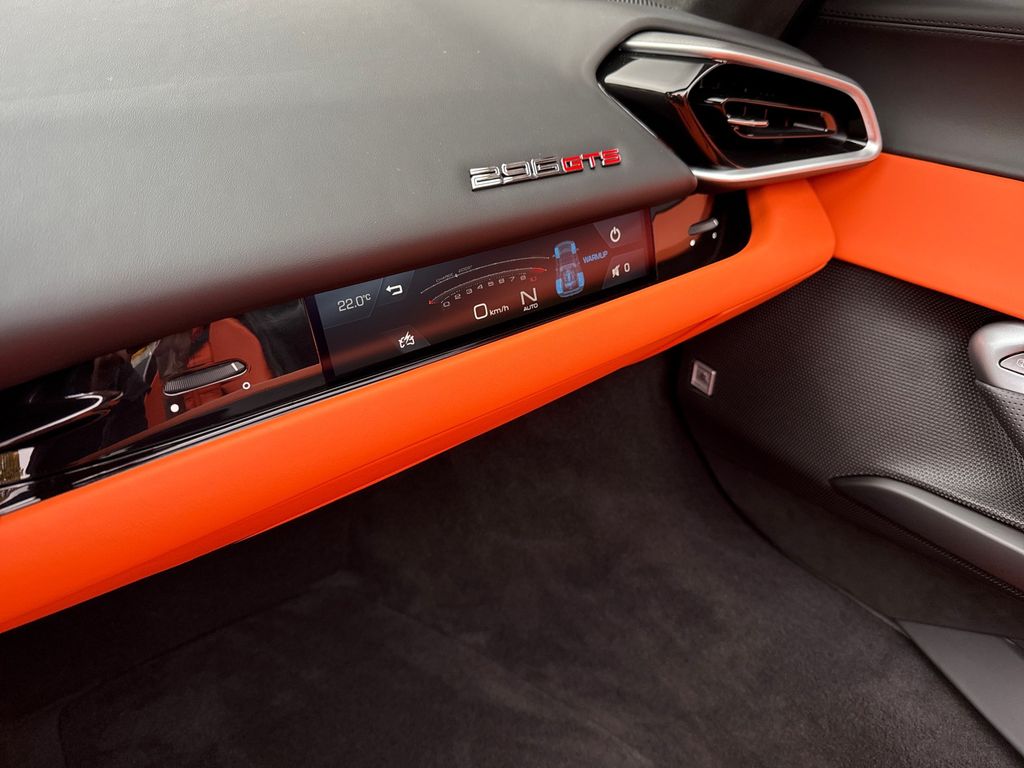 Ferrari 296 GTS 2025