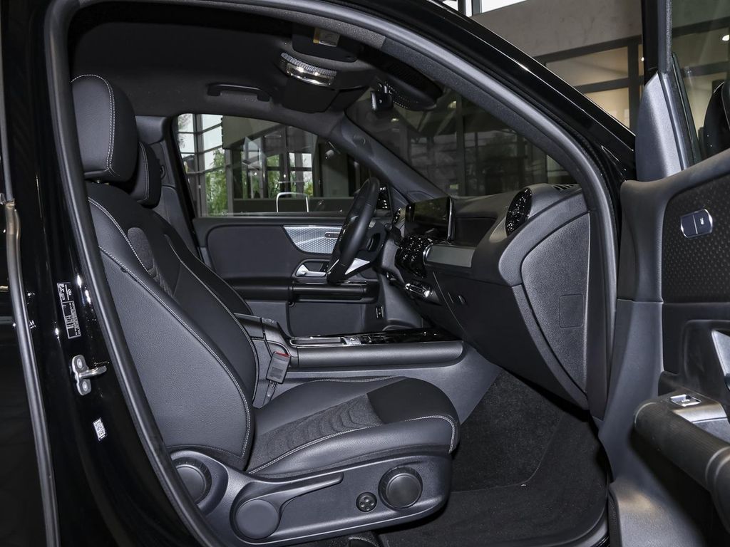 Mercedes-Benz GLB 200 2024