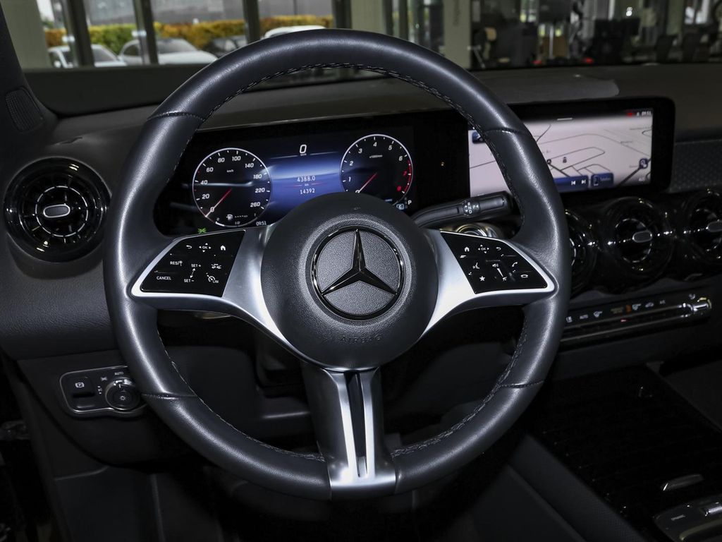 Mercedes-Benz GLB 200 2024