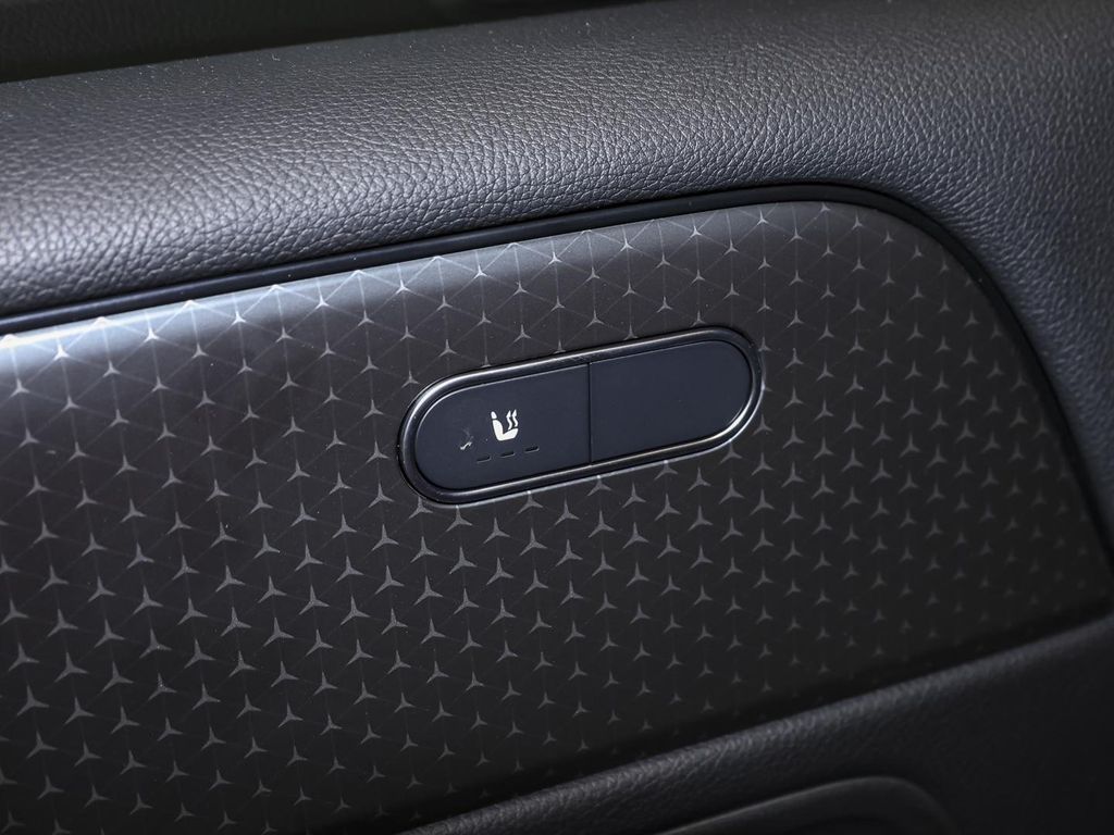 Mercedes-Benz GLB 200 2024