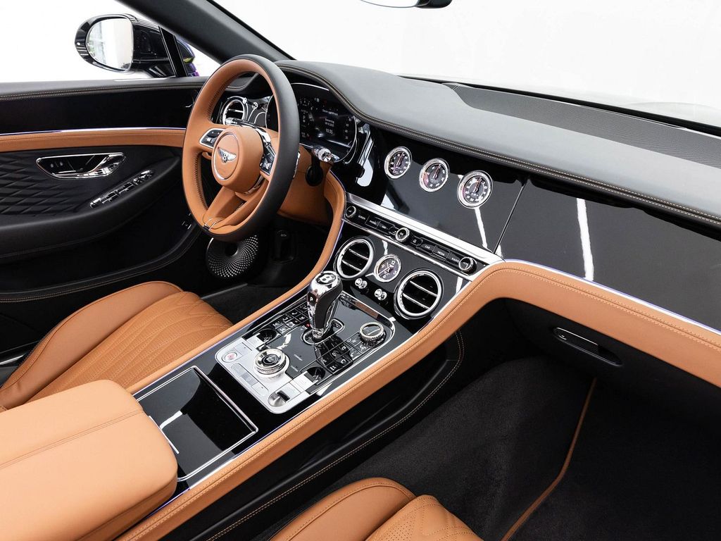 Bentley Continental GTC 2025