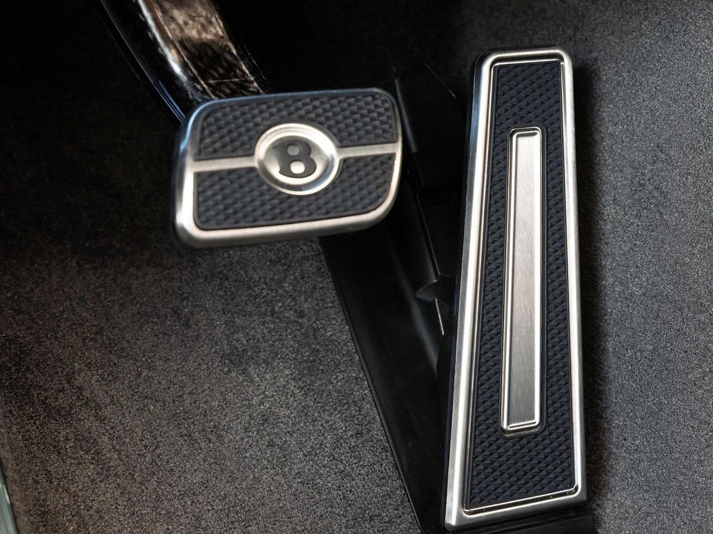 Bentley Continental GTC 2025