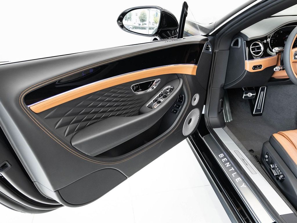 Bentley Continental GTC 2025