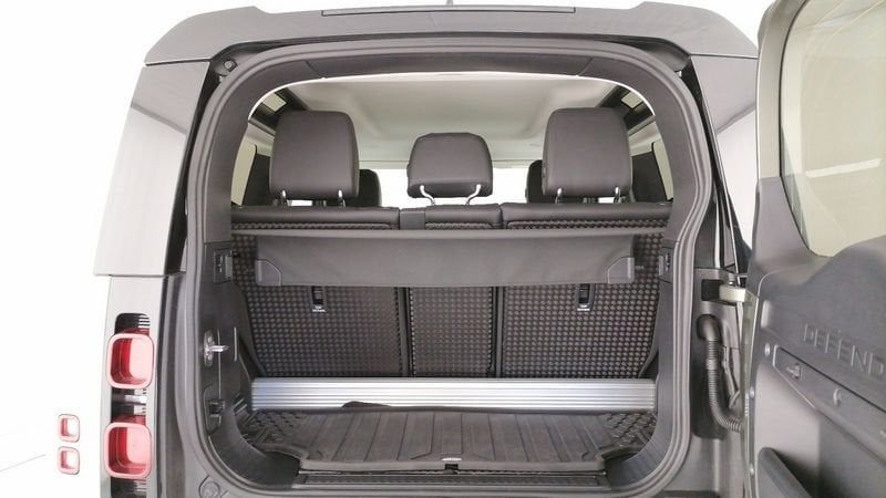 Land Rover Defender 2023