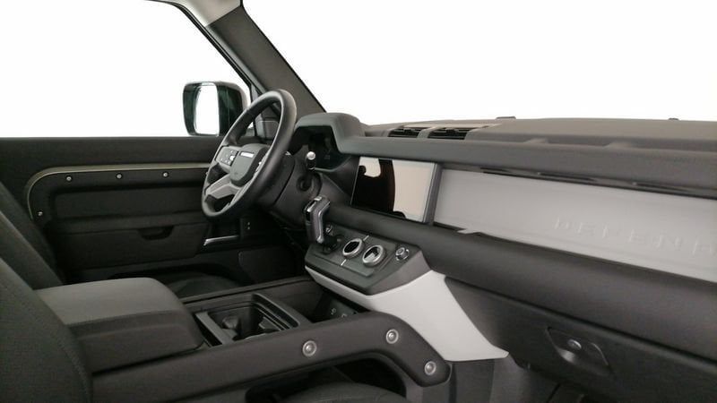 Land Rover Defender 2023
