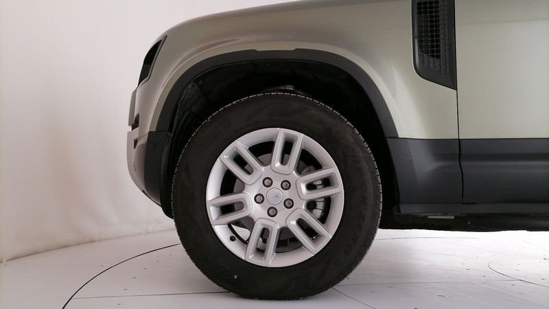 Land Rover Defender 2023