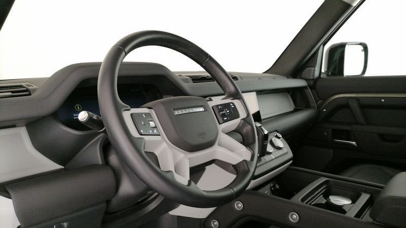 Land Rover Defender 2023