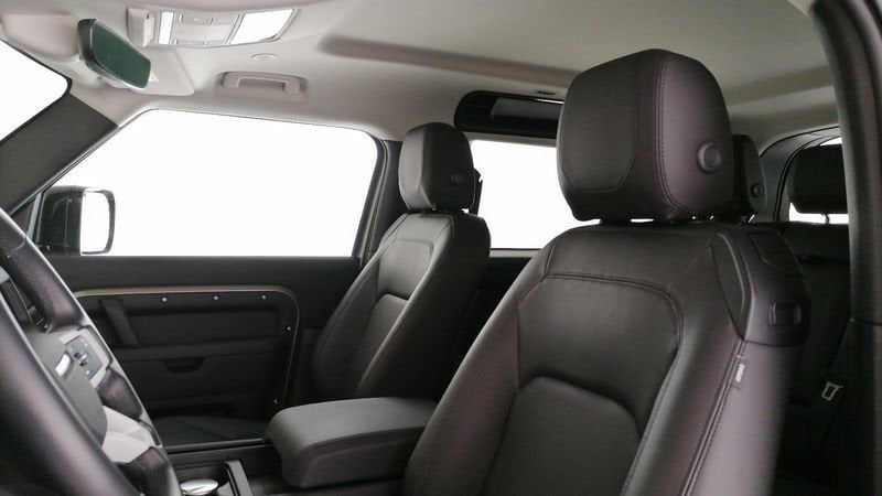 Land Rover Defender 2023