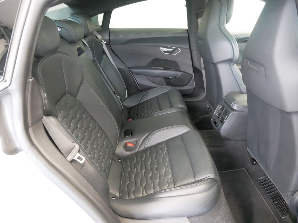 Audi RS e-tron GT 2024