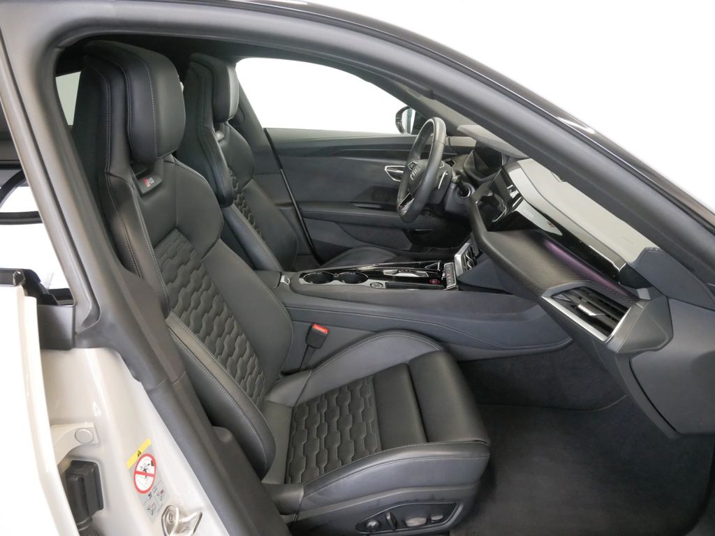 Audi RS e-tron GT 2024