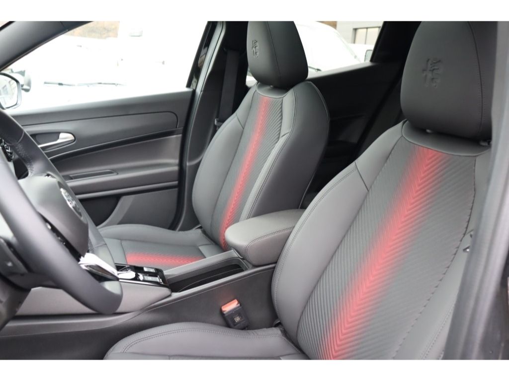 Alfa Romeo Junior 2025