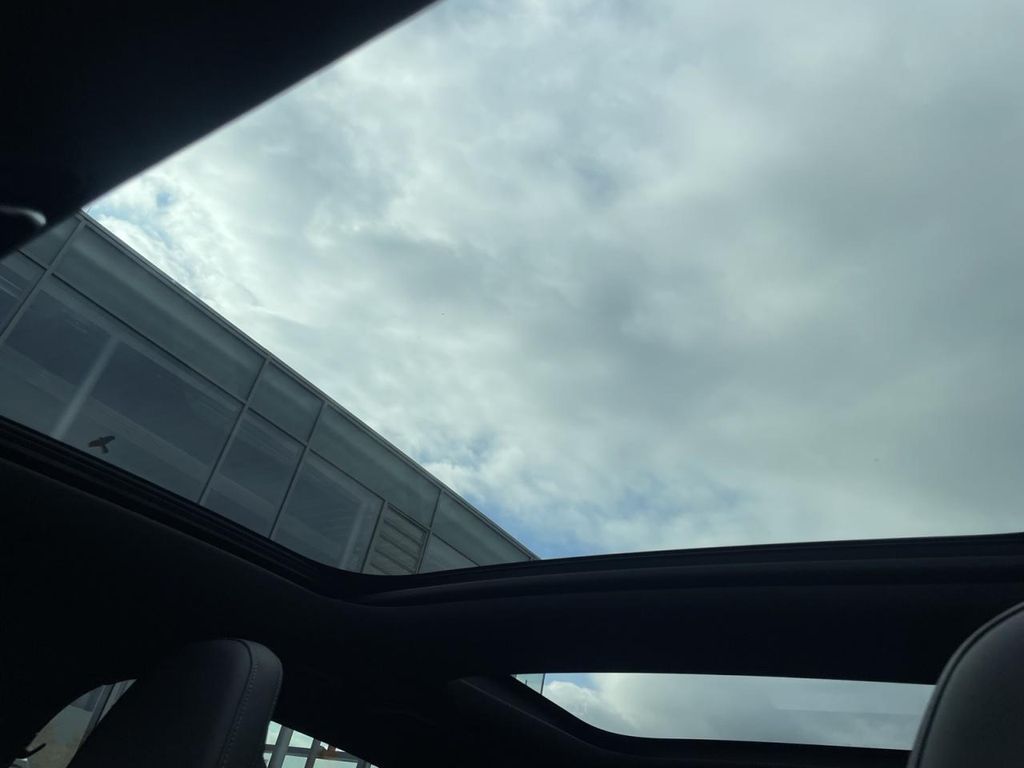 Mercedes-Benz E 300 2025