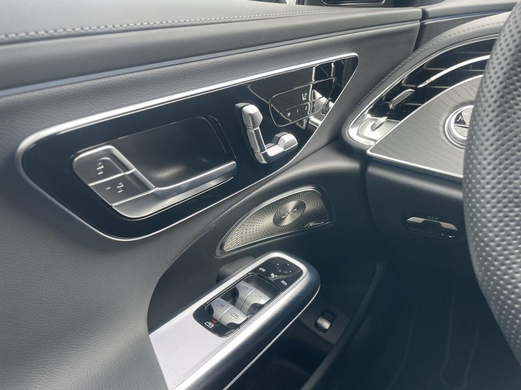 Mercedes-Benz E 300 2025