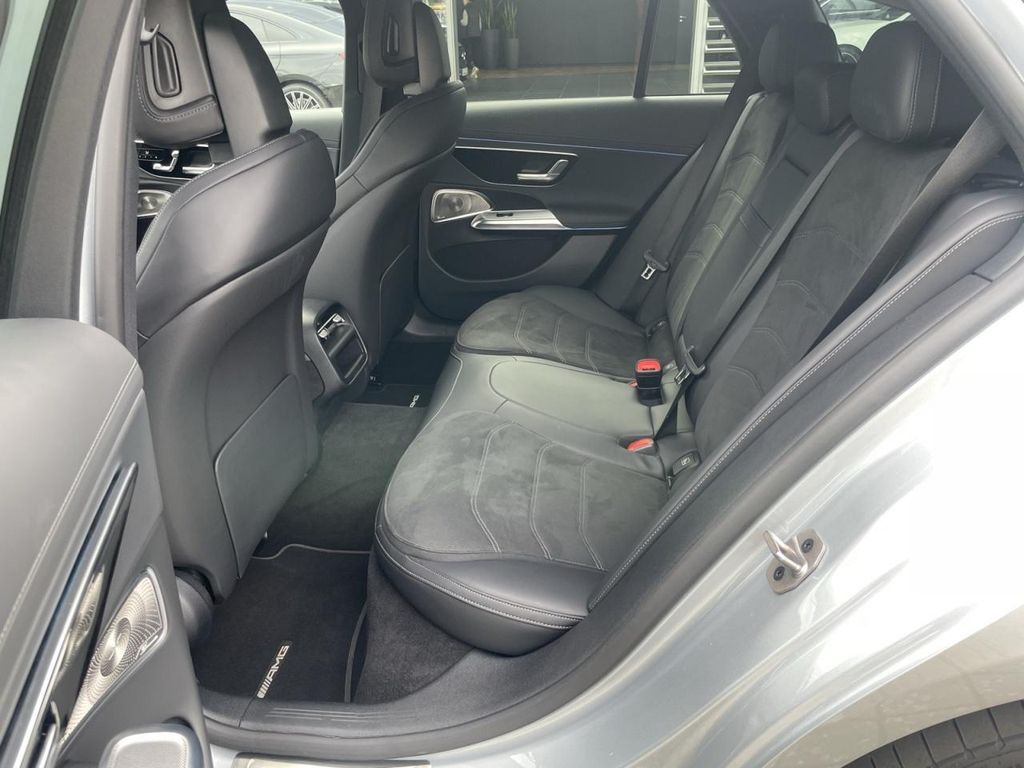 Mercedes-Benz E 300 2025