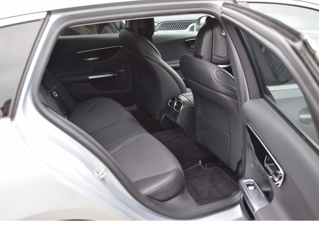 Mercedes-Benz C 200 2025