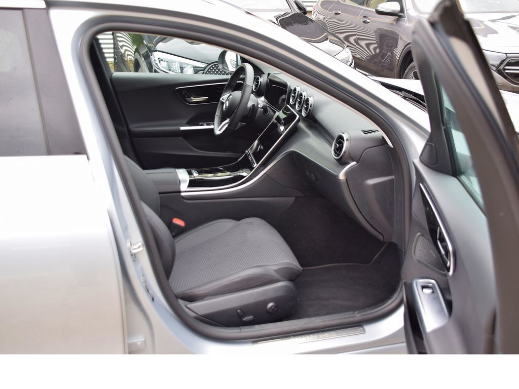 Mercedes-Benz C 200 2025