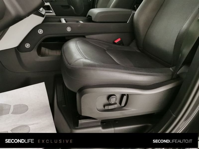 Land Rover Defender 2023