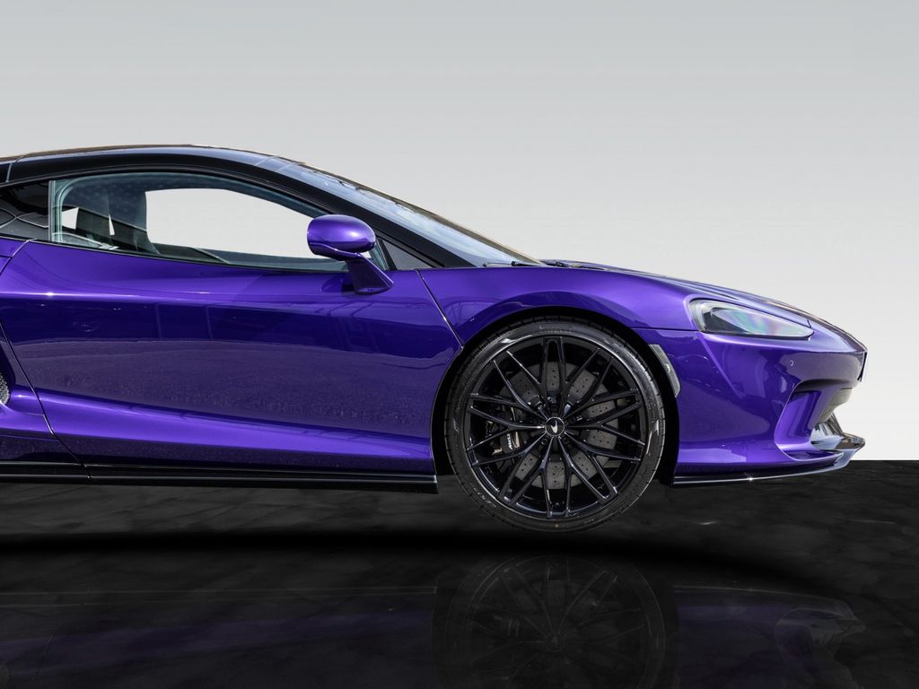 McLaren GT 2025