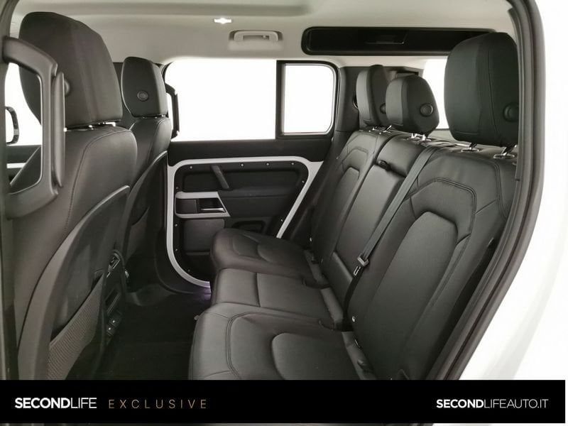 Land Rover Defender 2023