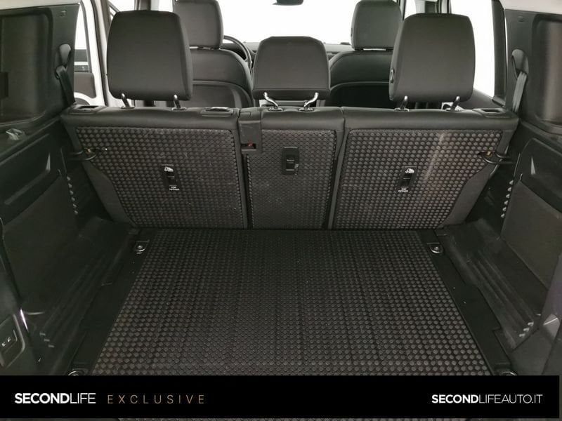 Land Rover Defender 2023