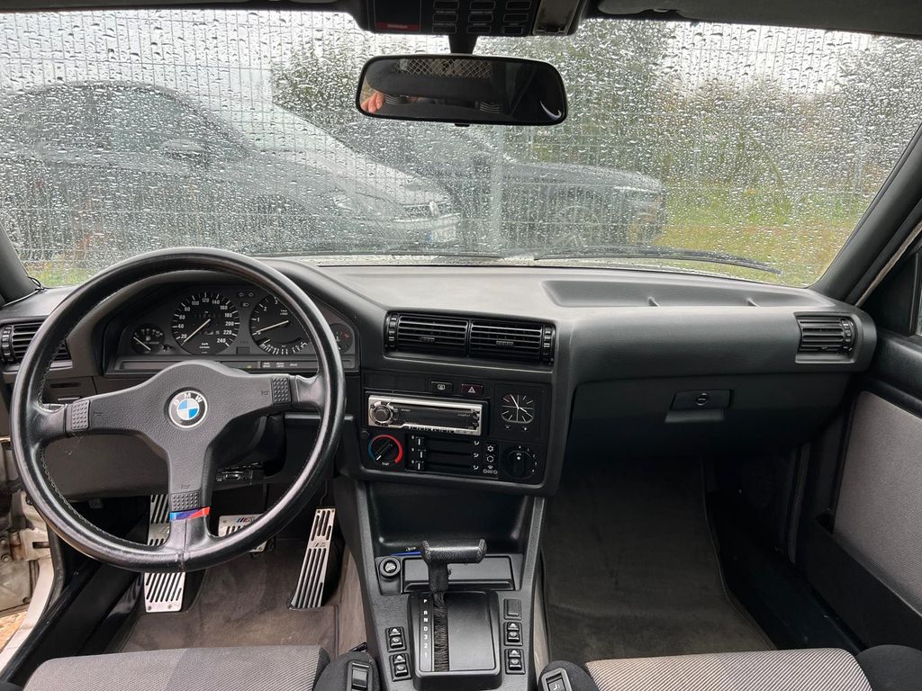 BMW 325 1989